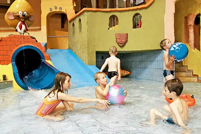 Ansicht - Linstow Van