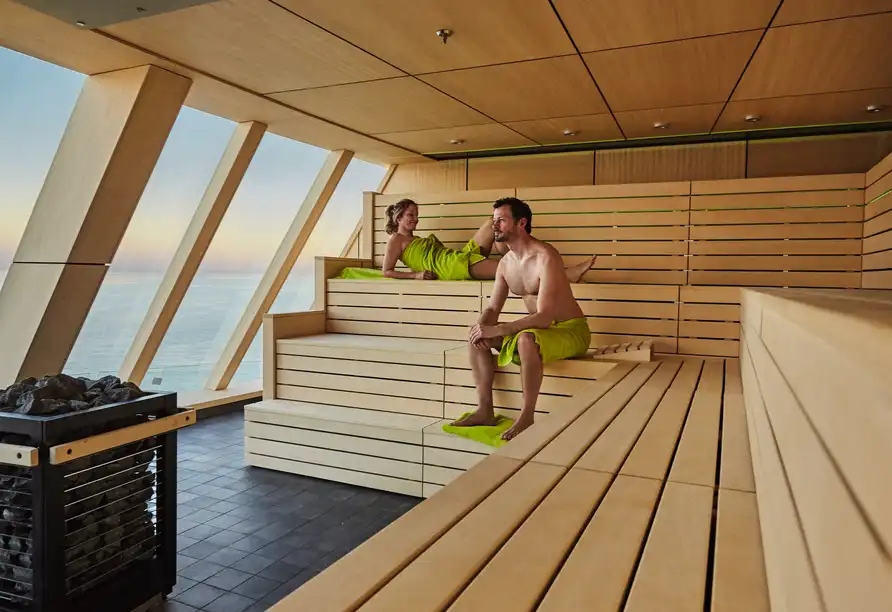 Ein Sauna-Bereich im Hotel Moxy Bremen während eines Kreuzfahrten-Urlaubs durch Norwegen mit dem Geirangerfjord