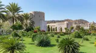 Kleingruppen-Rundreise Oman & Baden in Salalah