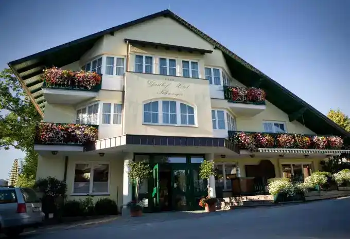 Landhotel Schwaiger - Bild 1