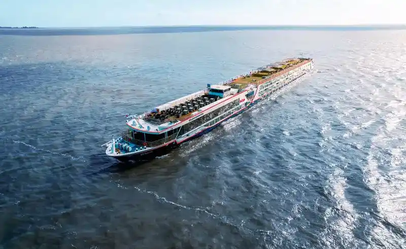 Foto - Luxus-Schiff am Rhein