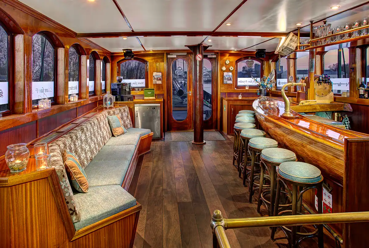 Aufnahme - Segelschiff und Rad um Holland