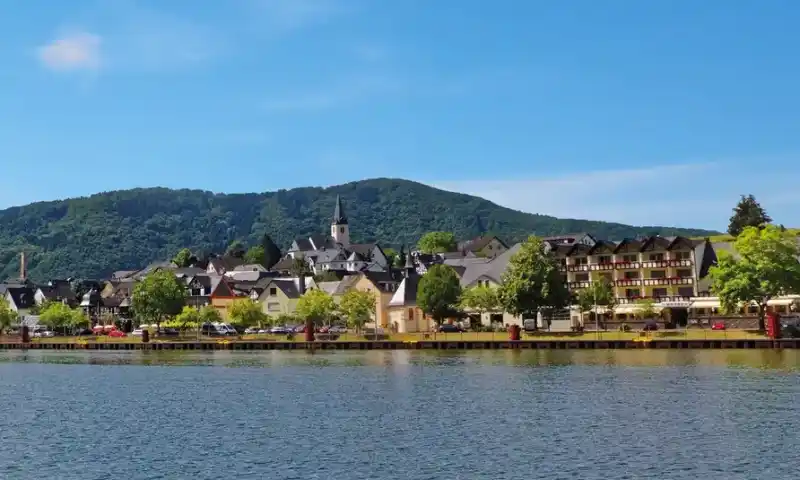 Direkt am Moselufer Moselstern Hotel Weinhaus Fuhrmann