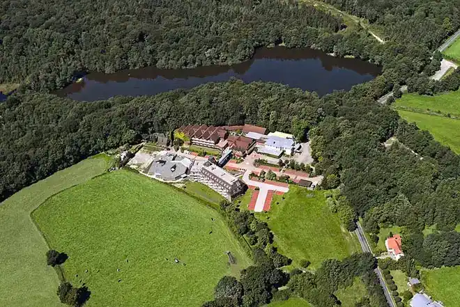 Das Upstalsboom Landhotel in Varel, einem beliebten Urlaubsziel in Friesland. Das Hotel ist im Herzen einer natürlichen