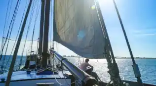 Rad- und Segelreise durch das friesische Meer