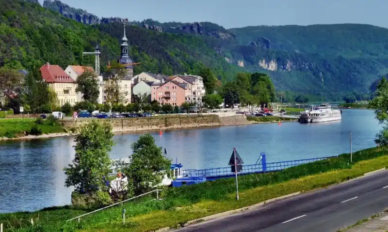 Sächsische Schweiz Parkhotel Bad Schandau - Direkt an der Elbe im Park gelegen