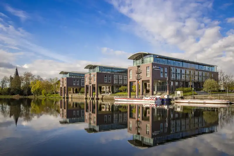 Radisson Blu Senator Hotel Lübeck am Wasser mit Blick auf die Trave