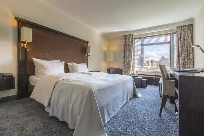 Modern eingerichtetes Doppelzimmer im Radisson Blu Senator Lübeck