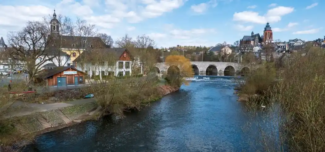 Altstadt von Wetzlar mit Lahn, Steinbrücke und Dom – Silvester in Wetzlar erleben