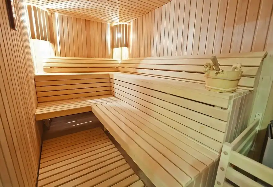 Sauna aus Holz im Michel Hotel Wetzlar – Wellnessbereich für Ihren Silvester-Kurzurlaub