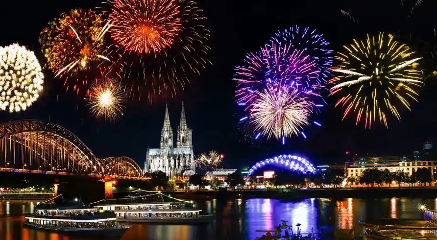 Foto - Silvester-Schifffahrt auf dem Rhein ab Köln mit Hotel