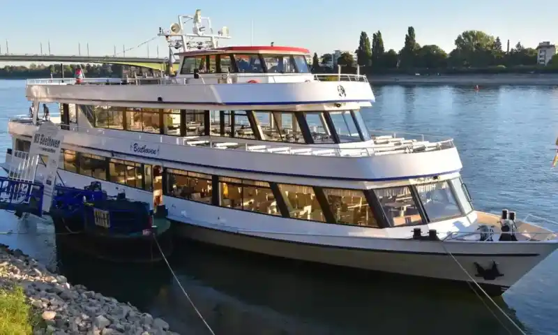 Silvester-Schifffahrt auf dem Rhein ab Bonn Schifffahrt & Hotel