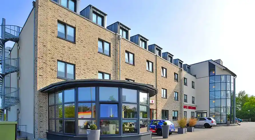 Das Hotel Quickborn in Quickborn, einer Stadt in Norddeutschland. Das Hotel ist mit einem modernen und funktionellen