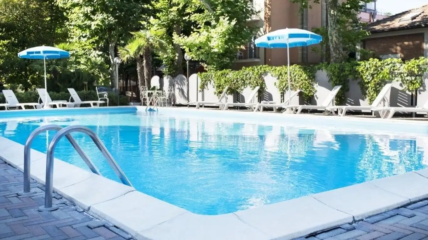 URLAUB am Meer in Rimini 7 Nächte Hotel Dasamo ab 465€