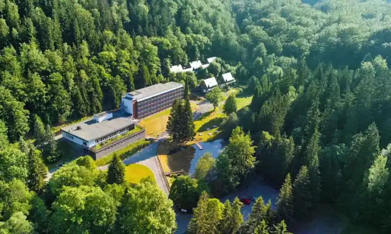 Im Herzen des Naturparks Erzgebirge Vogtland und Erzgebirge - Sunday Schwarzbachtal Hideaway Resort Erlbach