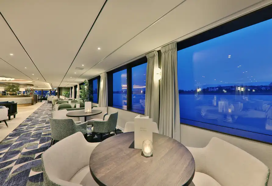Einen luxuriösen Wellnessbereich auf MS VIVA ONE, einem Flusskreuzfahrtboot. Es gibt einen Sauna, ein Dampfbad und ein
